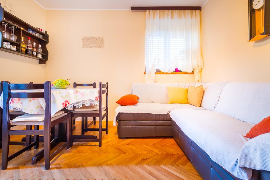 Apartment Manzoni Malinska Exterior photo